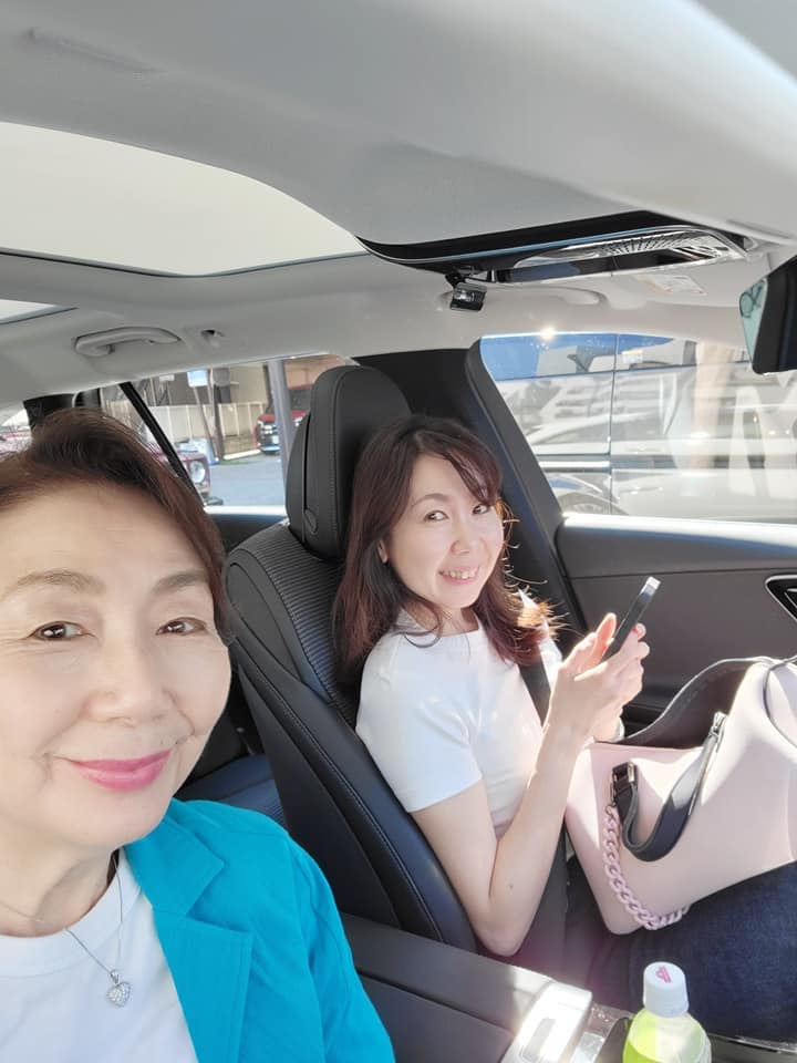 音無美紀子さんが村井国夫さんとの娘とお出掛け！「お母さんそっくりです😃✌️」