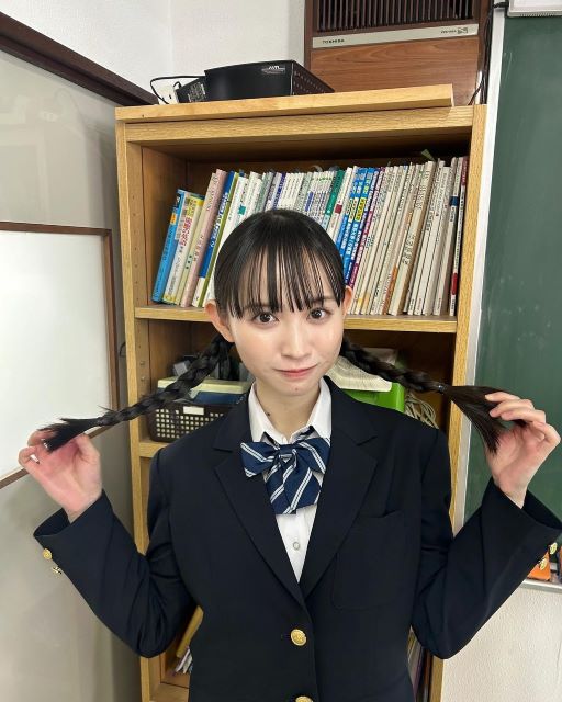 現役美大生女優・水瀬紗彩耶が「生徒会長」に⁉三つ編みおさげJK姿が可愛すぎると話題！