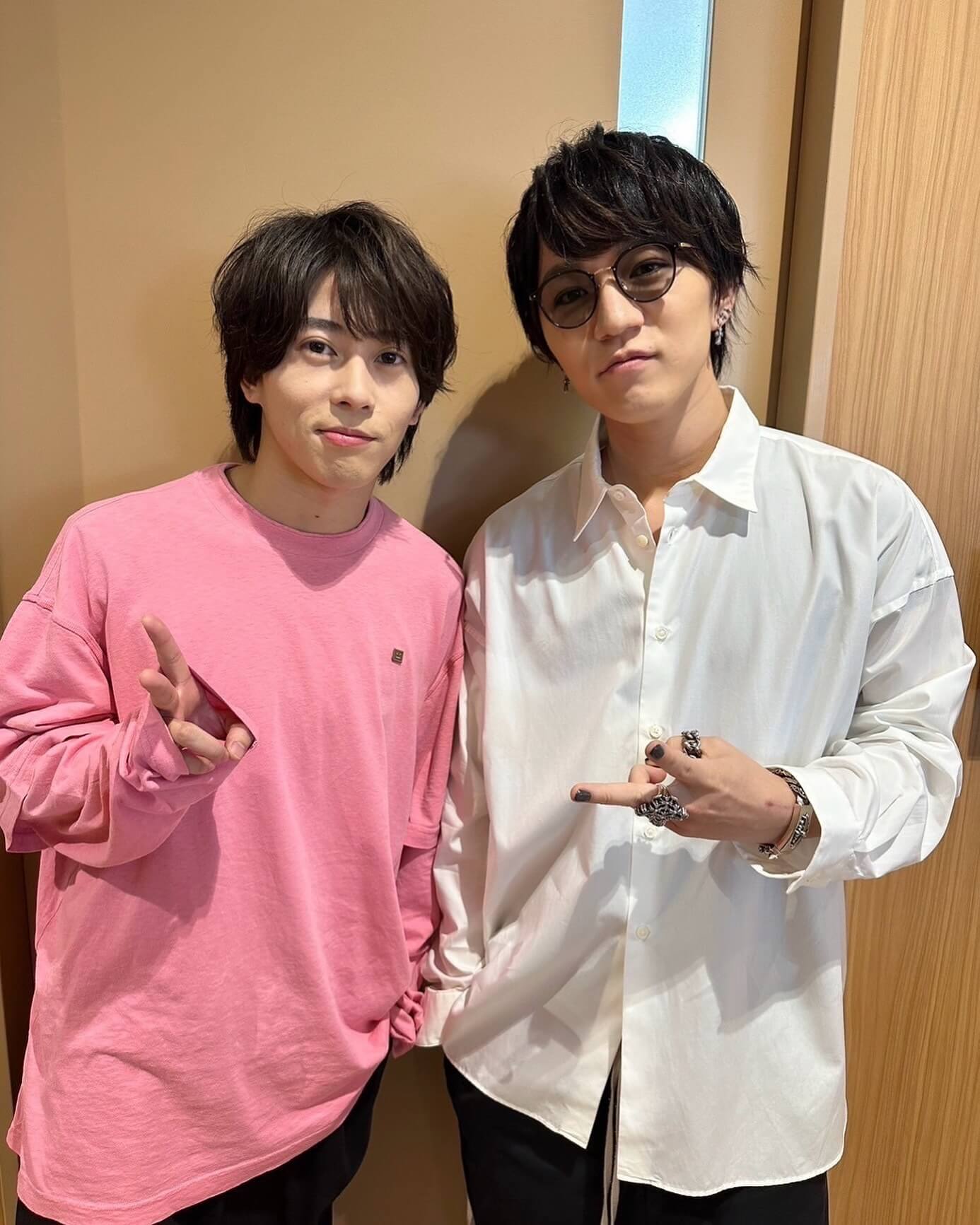 WEST.・神山智洋が後輩とのツーショット公開「お互いのグループで一番ちっちゃい2人✌🏻」