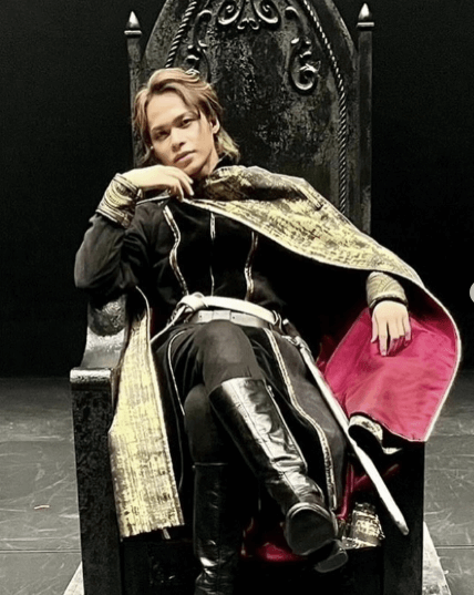 「上田竜也、『破門フェデリコ』初日を前にドイツ王ハインリヒに！？ファンとの掛け合いが話題に」