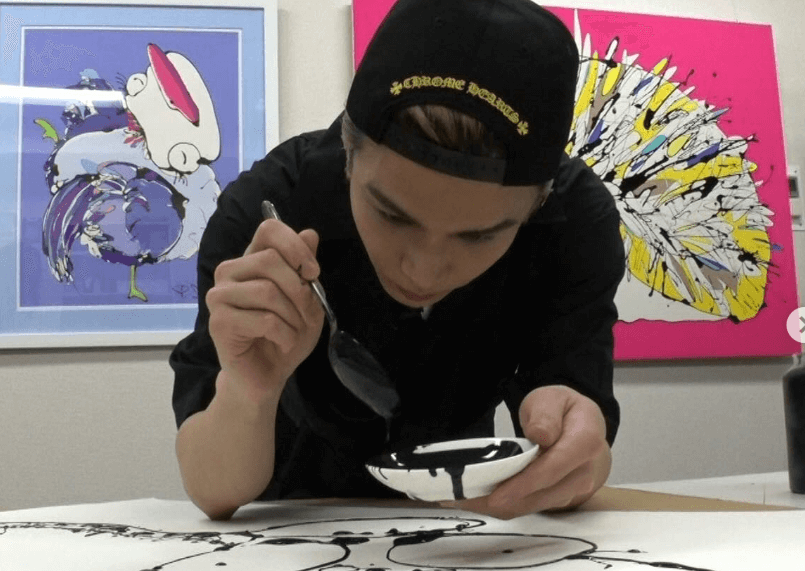 岩田剛典、即興で描いたアートが話題に！「ボーカルを動物に見立てた作品が素晴らしい」