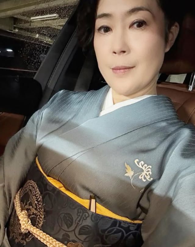 和風美人！寺島しのぶが着物姿を披露 | 話題の投稿 | スポーツブル