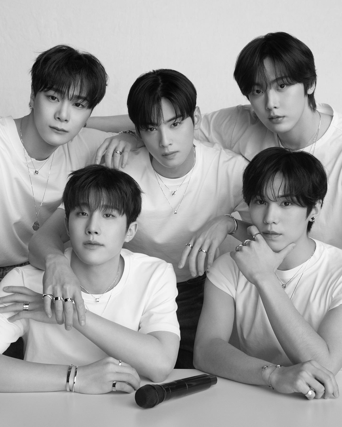 祝7周年 ASTROチャウヌ 全員お揃い❗️メンバー写真公開🌟