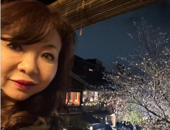 ハイヒール・モモコが夜桜とワインで春を満喫！京都での“花見会”が華やかすぎると話題に！