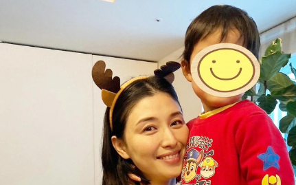 「小さいオレ」との微笑ましい時間、橋本マナミ クリスマスパーティーでほっこり！