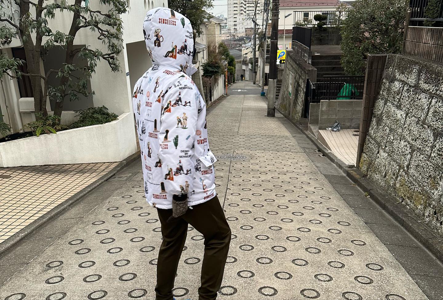 出産間近の丸山桂里奈 夫・本並健治と散歩デート「GKは坂にはあんまり興味がないようです」