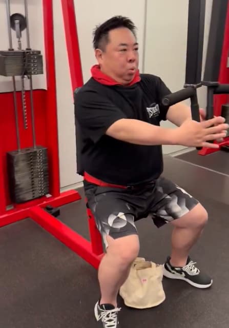 ドランクドラゴン塚地、久々の筋トレも「よちよち歩きで帰りました…」と吐息