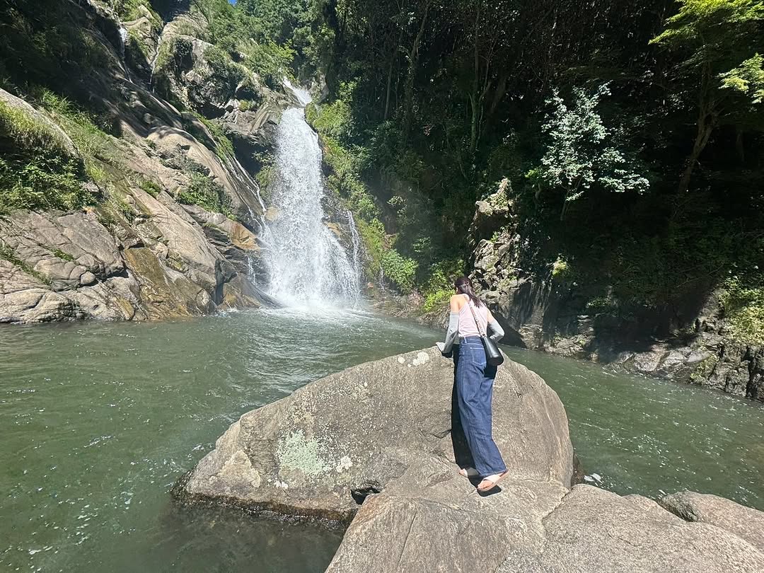 中島咲愛「滝からの虹が綺麗でした」大自然満喫が話題