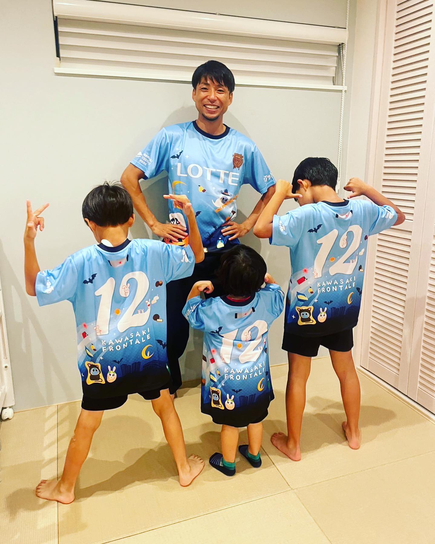 川﨑F 小林悠がユニフォーム姿の家族写真を公開🔥