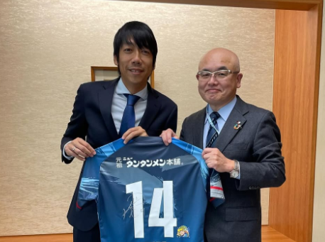 中村憲剛、引退試合の胸スポンサーへ感謝の訪問「本当にありがとうございました」