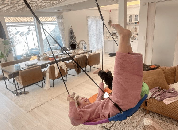 辻希美、家の中に〇〇!?息子とはしゃぐ姿が話題に💕