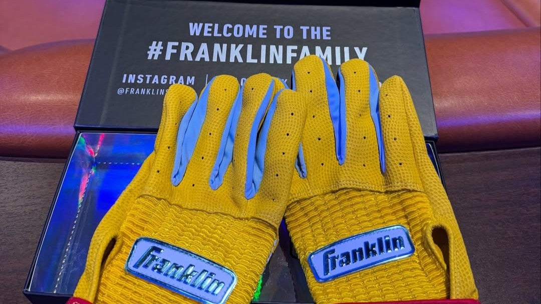 後半戦へ向けた新装備が話題…黄色グローブに込めた決意とは