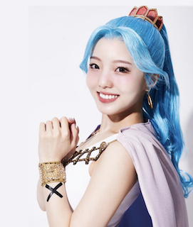 本田真凜 ”王女感溢れる”コスプレショット公開にファン悶絶「最高すぎる、、」「めちゃくちゃ美人」