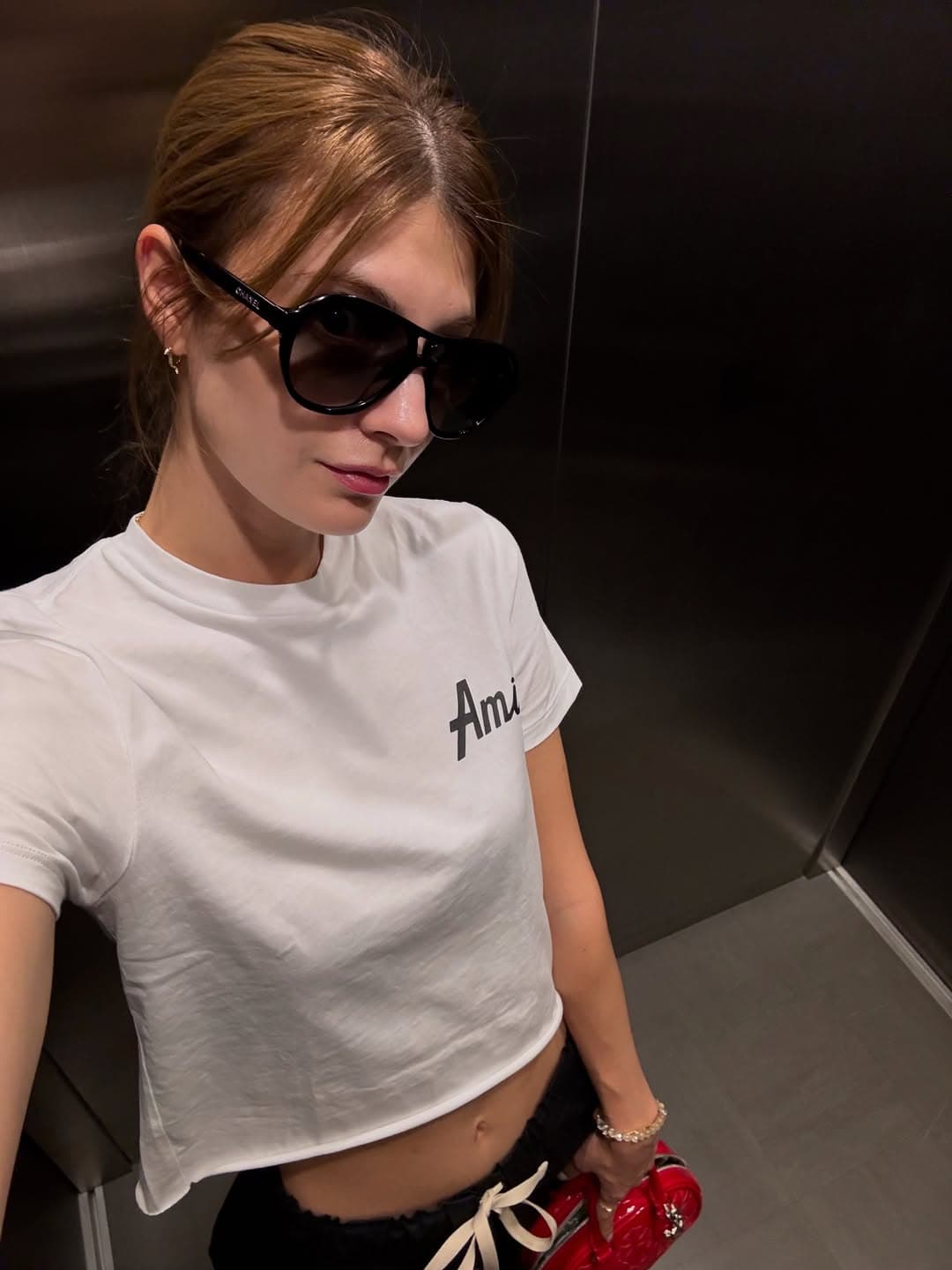 「会いたい人に会えるって幸せなことだね！」マギー、ウエストが覗くヘルシーなコーディネートを公開