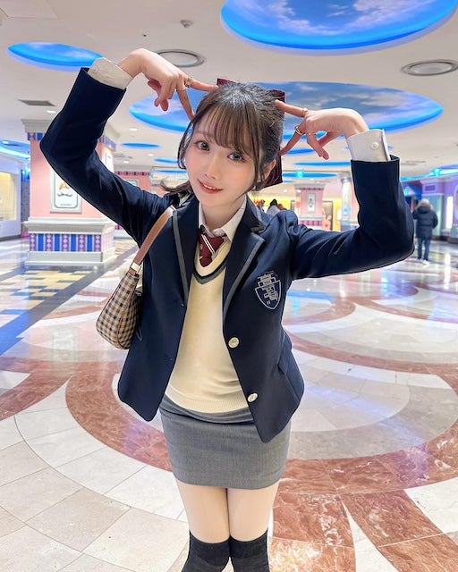 ＝LOVE・みりにゃが激かわ韓国制服ショットを投稿！