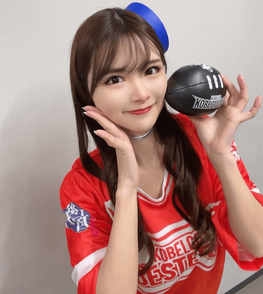 「かわいすぎです」元幼稚園教諭のレースクイーン、ラグビーの聖地・花園へ！レッド＆ブルーコスが美しすぎると話題に