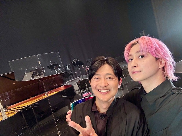 今年もハグ報告!?朗読劇出演の佐久間大介が共演した人気声優との仲良し2ショットを公開！