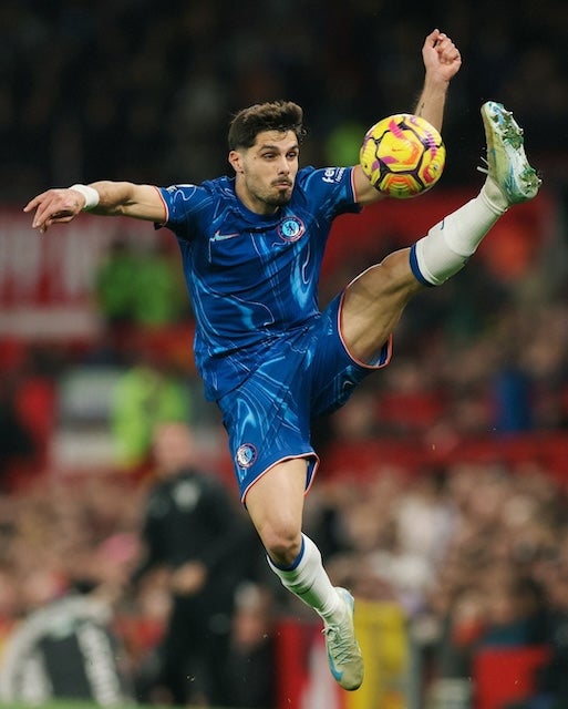 まるでカンフーキックのような躍動感にあふれるネト