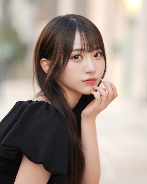 あの“美しすぎる女子大生”が投稿でファンへの質問！？「何考えてると思う？」