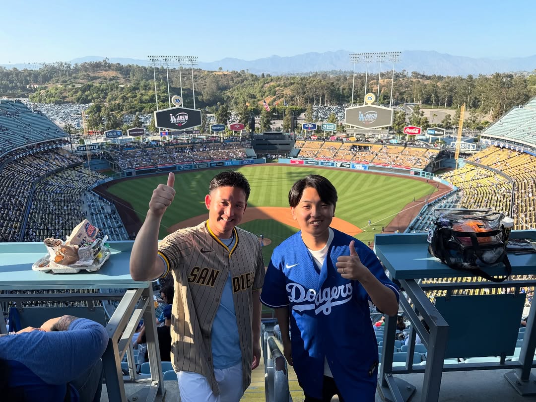 元プロ野球選手・杉谷拳士、メジャーリーグの球場でのツーショットを公開！