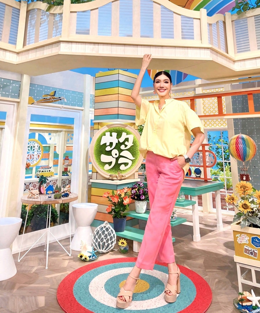 アンミカが黄色＆ピンクの爽やかコーデを披露！抜群のスタイルが話題に