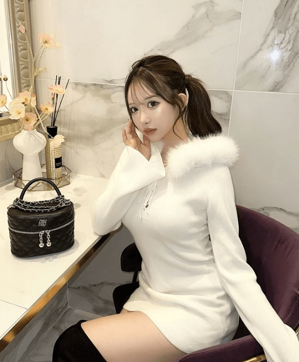 眩しい絶対領域！モデル・伊藤桃々が披露した最新ショットにファン「しぬ可愛すぎ」と悶絶！