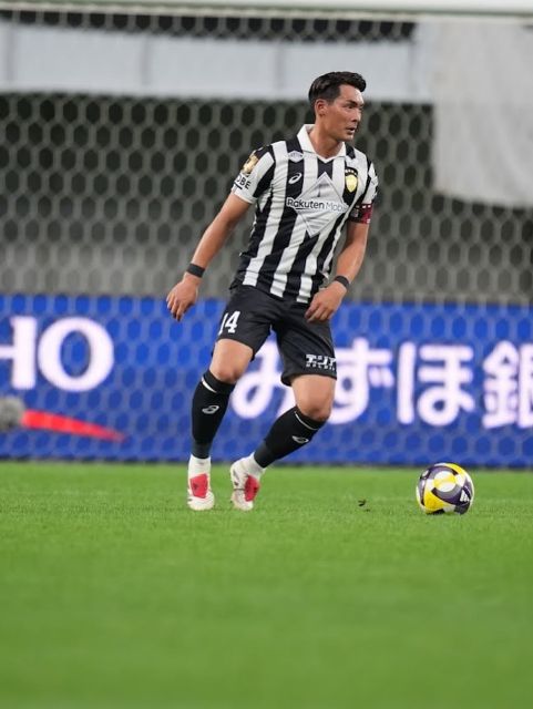 「サッカー選手ってカッコイイなぁ」元サッカー選手・槙野智章 レジェンド選手との2ショット写真を披露！