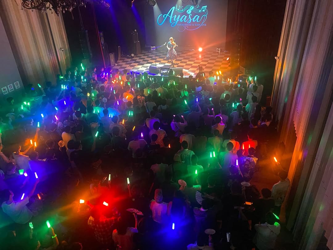 ヴァイオリニスト・Ayasaが中国でファンと交流！ファンミーティングの様子を公開！