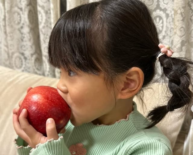 ののちゃんこと村方乃々佳　念願の〇〇を丸かじり