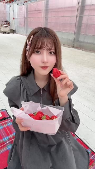 「可愛い…可愛すぎる」#ババババンビ 小鳥遊るいの”あーん”ムービーにファンうっとり…