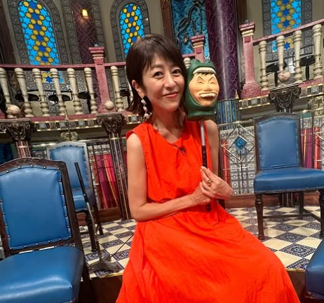 鮮やかビタミンカラー！白石美帆「さんま御殿」で魅せた元気衣装