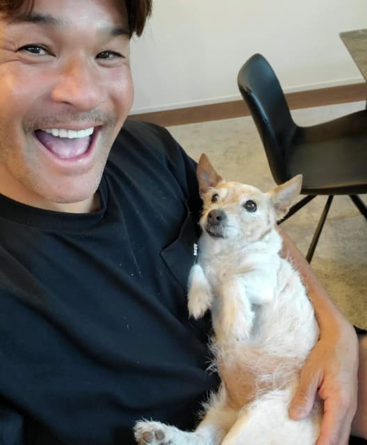 男優・タレントの照英 愛犬とのツーショットを披露！「てんちゃんめっちゃかわいい」