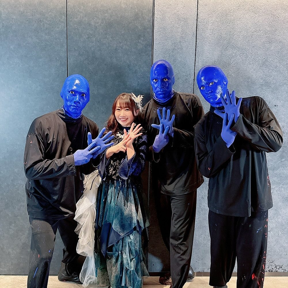 「感謝の気持ちでいっぱいです」水樹奈々、ブルーマングループの公演にゲスト出演を報告