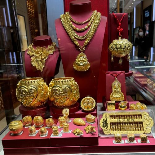 浜田雅功の妻・小川菜摘が香港で宝飾品の美しさに脱帽!?