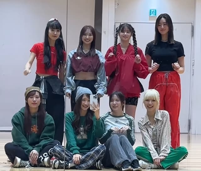 Girls²のクリスマスらしいダンプラ動画に「今後も応援してるねGirls²」