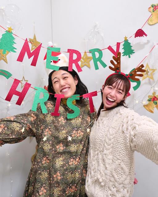 佐藤栞里の楽屋クリスマスが今年も楽しそうと話題に！横澤夏子も乱入💥
