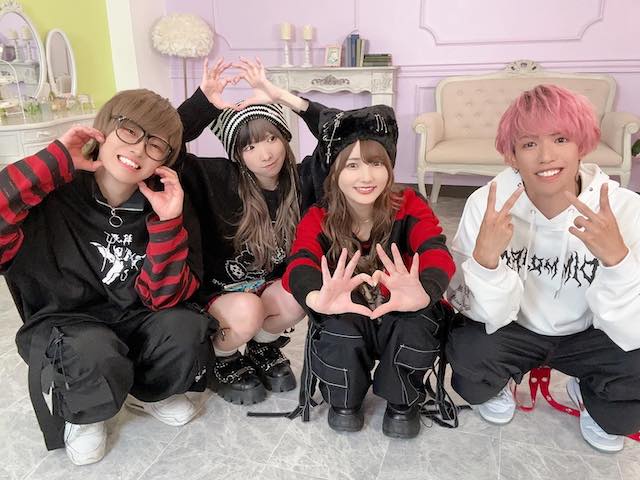 人気YouTuber◆かすが「青ラブ」ショットを投稿📸 久々のダンス動画に「どの瞬間切り取っても可愛すぎたよ🐶❤️‍🔥」の声💭