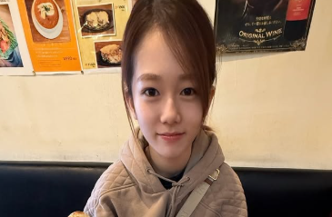 川口葵、巨大ナンに驚き！「ナンでかーー」ユーモア投稿が話題！