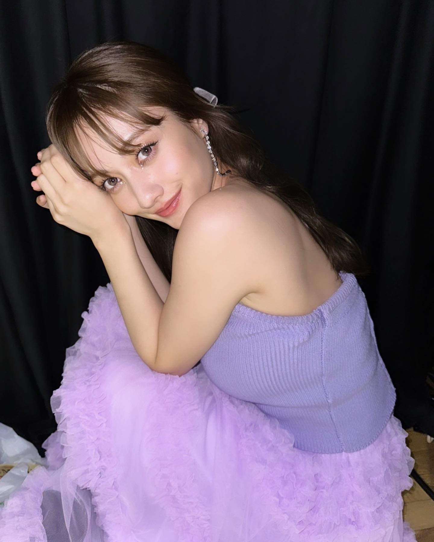 谷まりあが肩出しドレスショットを公開😳可愛すぎる1枚が話題に📸✨