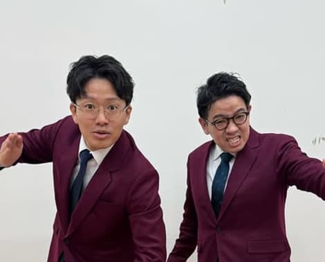 「おしゃれ！！！！」ミキ亜生、シックなワインレッドの新衣装を大公開
