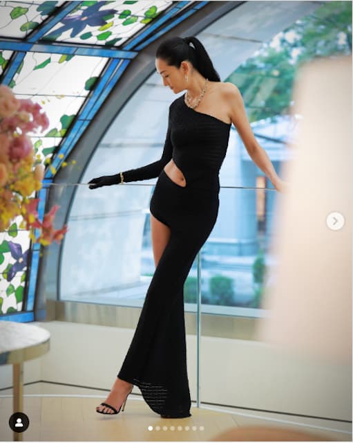 冨永愛がティファニーを着こなす