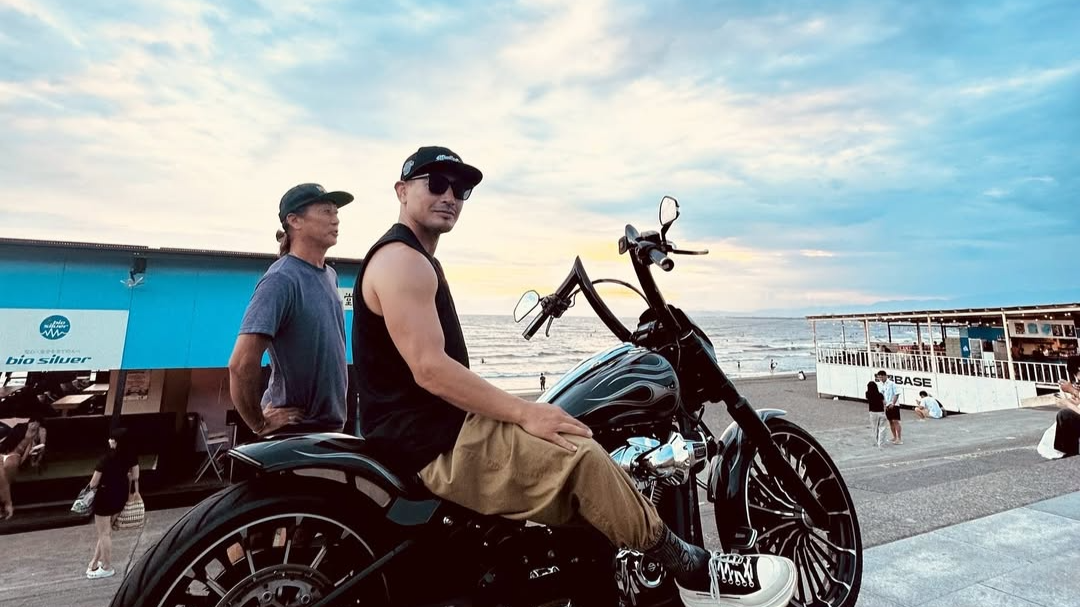 「江ノ島までぶらっと」魔裟斗、真夏の江ノ島を堪能！