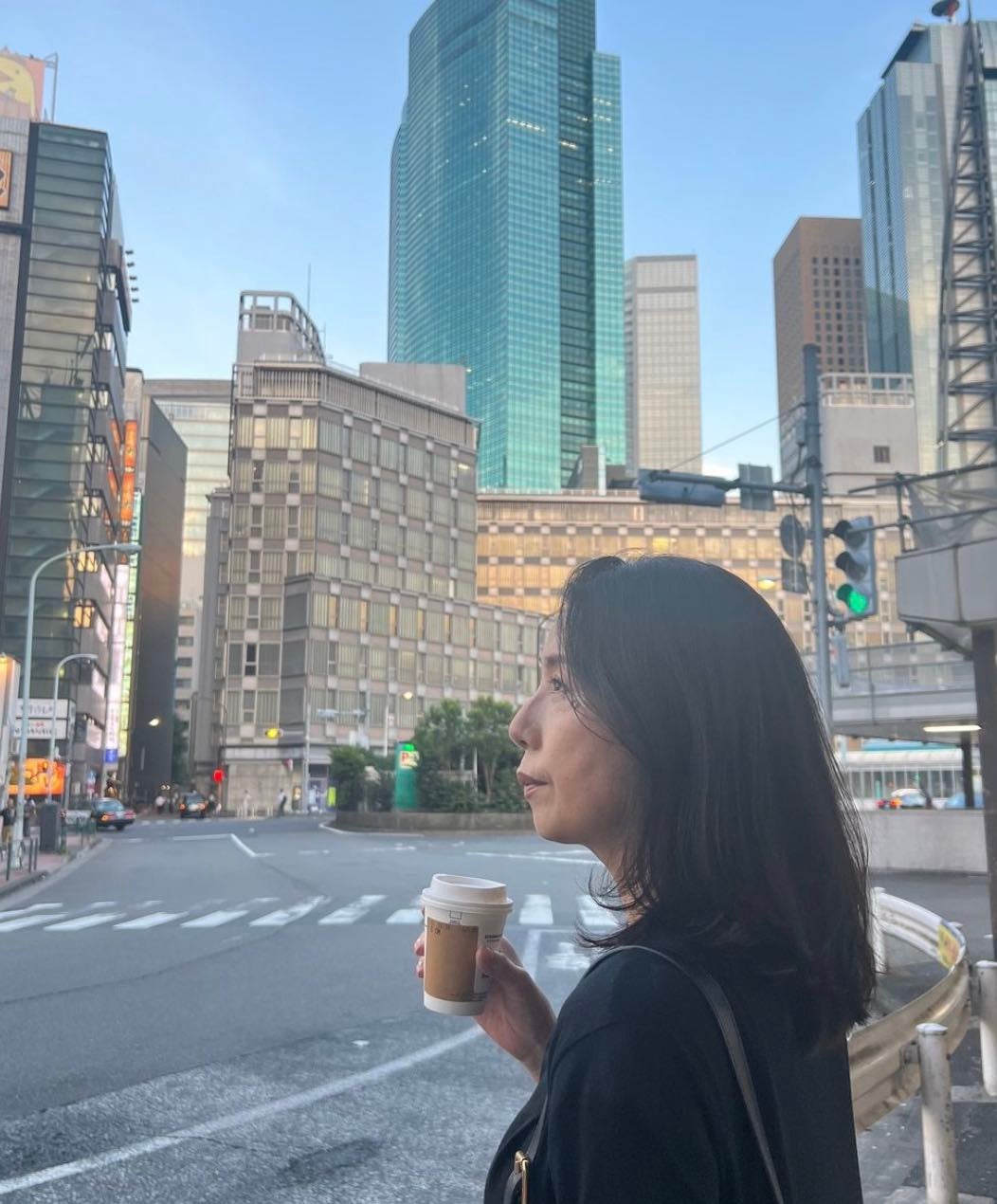 高橋ひとみの最新ショット「映画のワンシーンみたい...。」