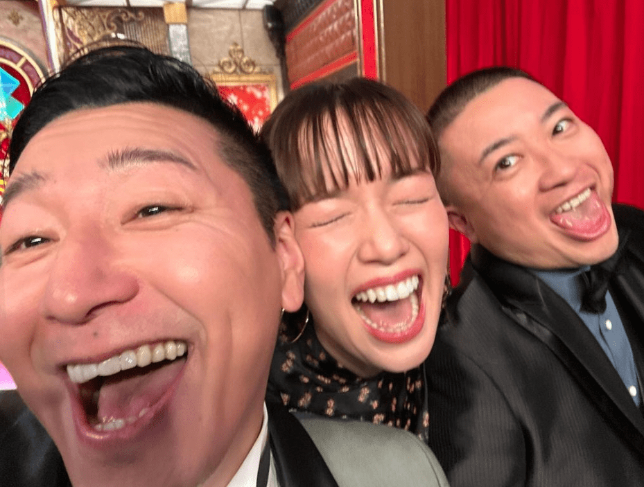 佐藤栞里が人気芸人と3ショット📸「日に日に愛しいが増します、♡」