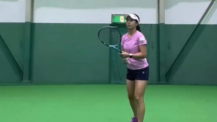 「憧れのフォームです！」プロテニス選手・園田彩乃、ストローク姿を大公開！