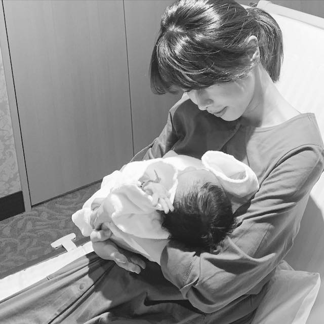 加藤綾子アナ 第一子出産を報告👶💖親子顔出しショットを公開で話題に🤱🍼