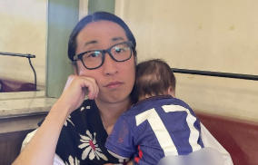 「ヨダレさえ愛おしい」ゆってぃ、娘とのお散歩ショットにほっこりの声