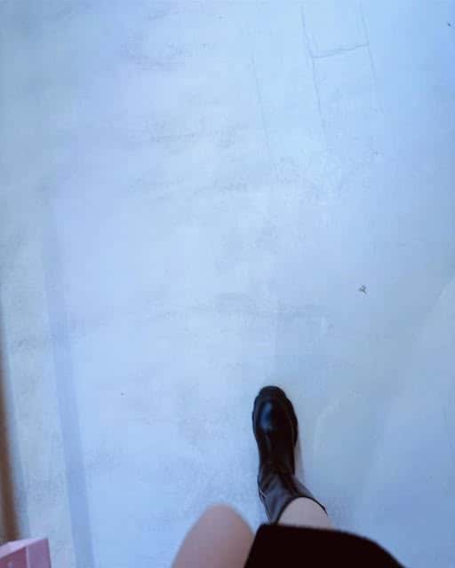 NYで靴が壊れる！高山一実がNYでの衝撃ショットを披露