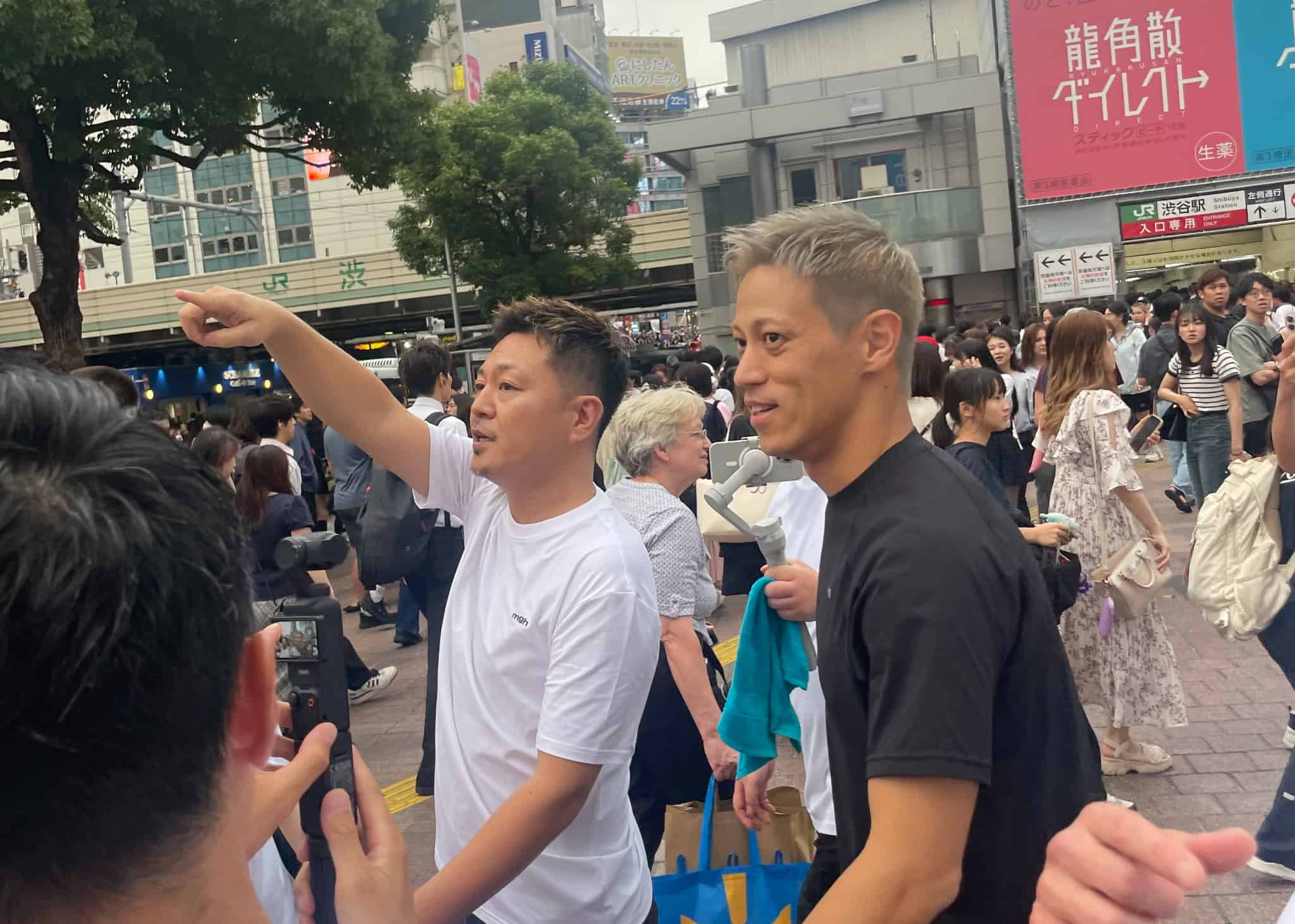 “野生のホンダ”出没に目撃情報続々！？本田圭佑が渋谷を疾走