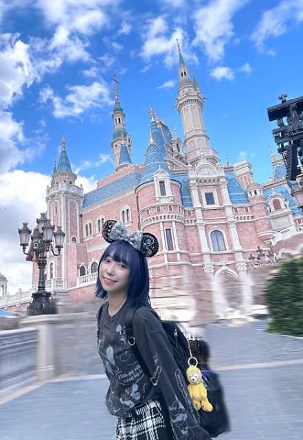 声優 小林愛香が夢の国へ！ディズニーファッションが可愛すぎる！